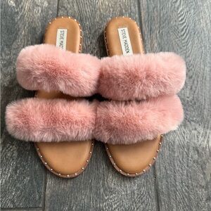 Steve Madden fluffy sandals